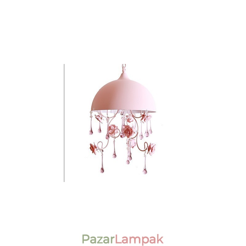 Egy kis rózsaszín rózsakerti csillár lámpa vashercegnő