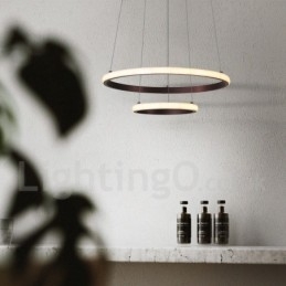 A körökön kívül szabályozható függőlámpa távirányítóval, modern design gyűrűkkel