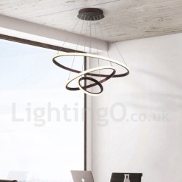 A körökön kívül szabályozható függőlámpa távirányítóval, modern design gyűrűkkel