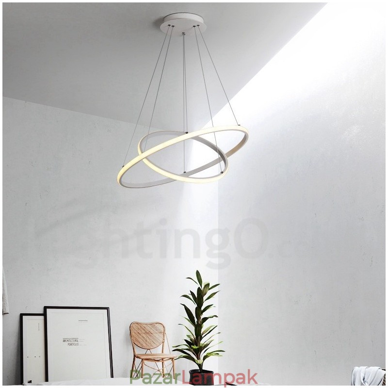 A körökön kívül szabályozható függőlámpa távirányítóval, modern design gyűrűkkel