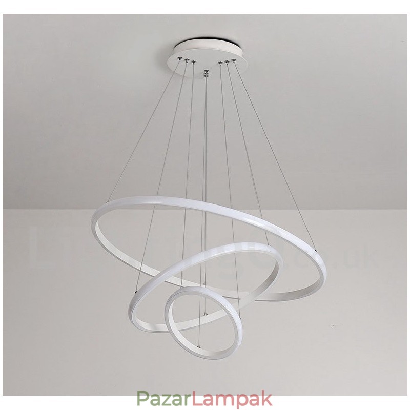 A körökön kívül szabályozható függőlámpa távirányítóval, modern design gyűrűkkel