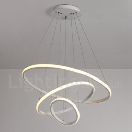 A körökön kívül szabályozható függőlámpa távirányítóval, modern design gyűrűkkel