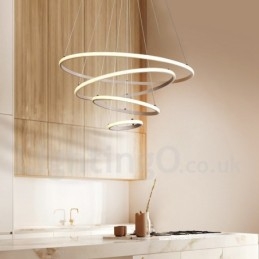 A körökön kívül szabályozható függőlámpa távirányítóval, modern design gyűrűkkel