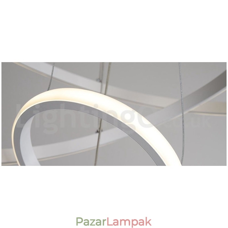 A körökön kívül szabályozható függőlámpa távirányítóval, modern design gyűrűkkel