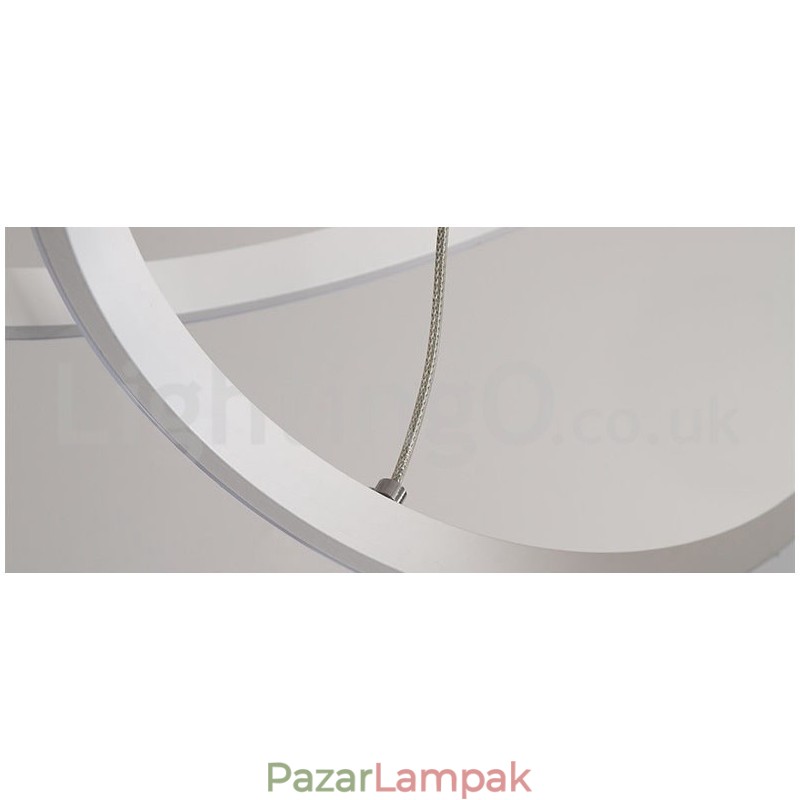 A körökön kívül szabályozható függőlámpa távirányítóval, modern design gyűrűkkel