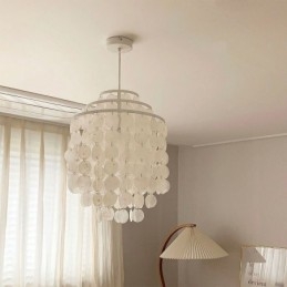 Modern, klasszikus függőlámpa, fehér kagylóernyős lámpa