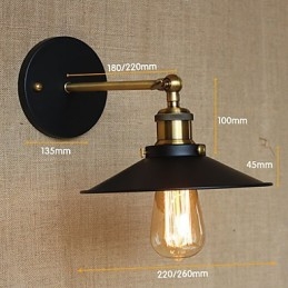 Retro minimalista ipari stílusú villa a templom előtt, folyosó esernyő fekete ruha díszített fal