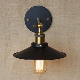 Retro minimalista ipari stílusú villa a templom előtt, folyosó esernyő fekete ruha díszített fal