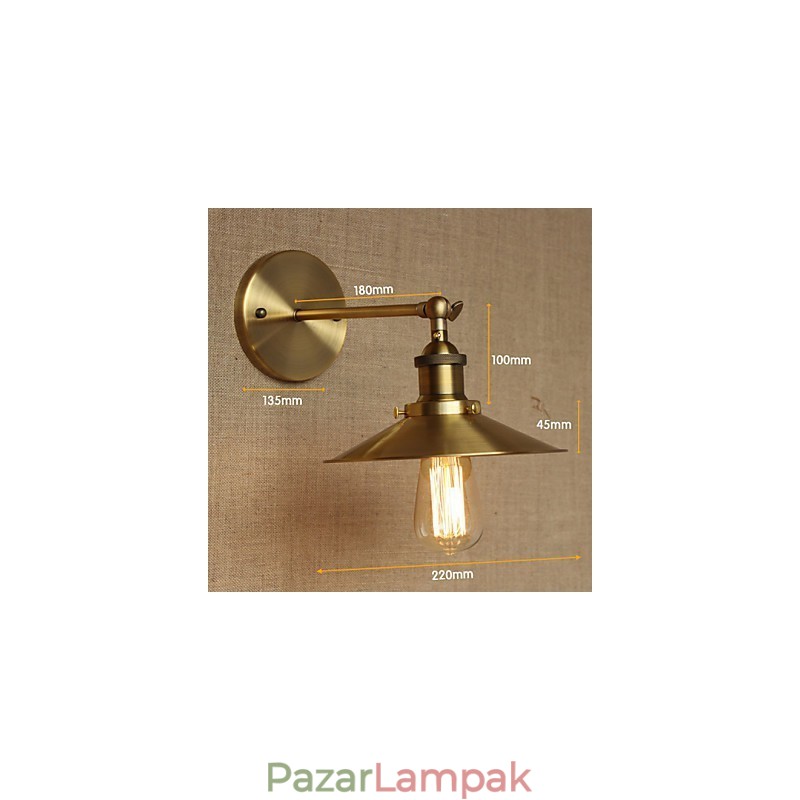 Minimalista ipari stílusú villa retro réz dekoratív esernyők a templom folyosó fala előtt