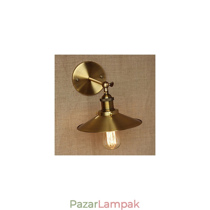 Minimalista ipari stílusú villa retro réz dekoratív esernyők a templom folyosó fala előtt