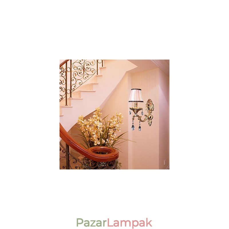 Elegáns, rózsaszínű kristály fali lámpa
