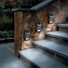 Napelemes fehér fali lámpa PIR mozgásérzékelővel