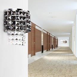 Modern fali lámpa szövet árnyalattal, fémlemezes kristály dekorációval