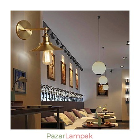 Hagyományos klasszikus fém falikarok