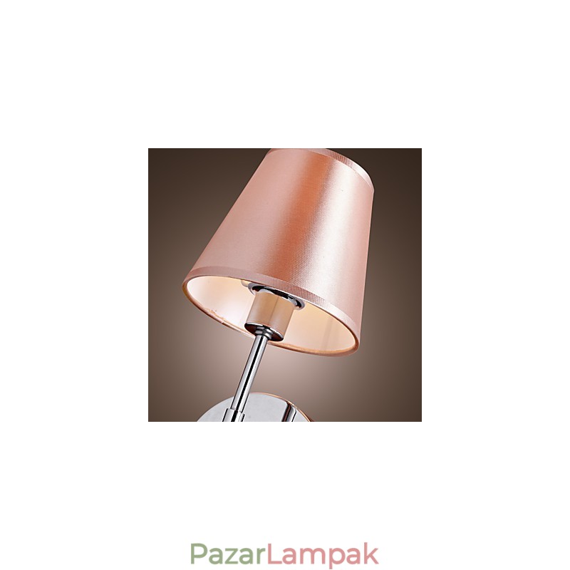 Egyszerű tervezésű fali lámpa meleg fényben