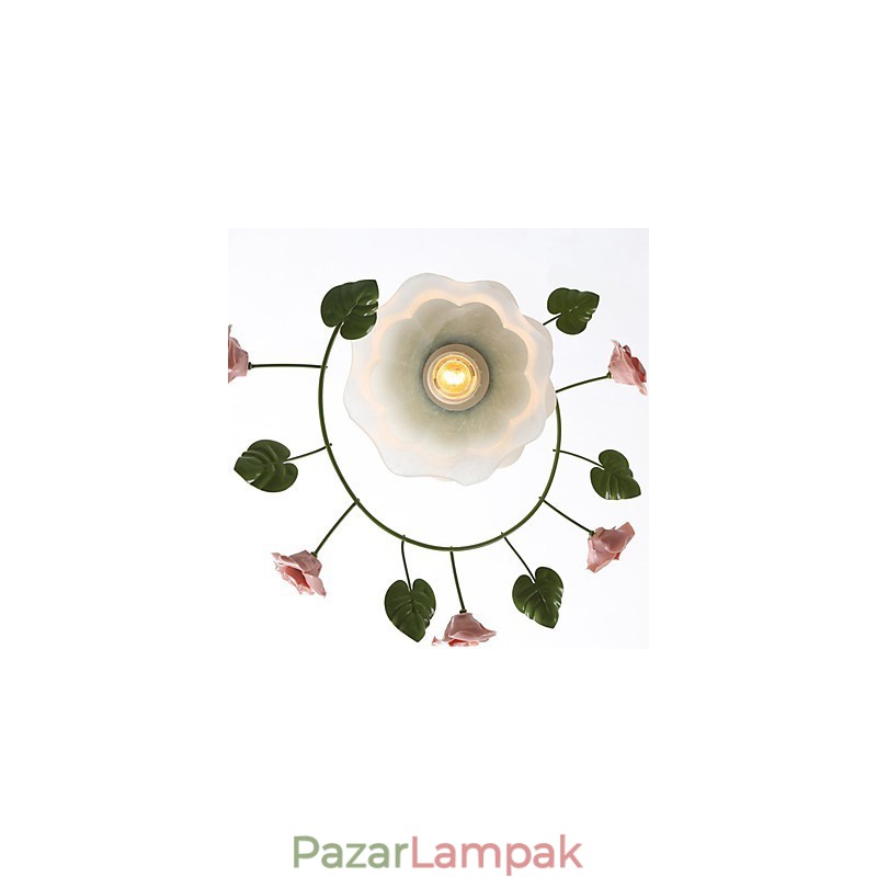 Valentin-nap A Rózsakert virágai és növények elnyelik a kupola fényét