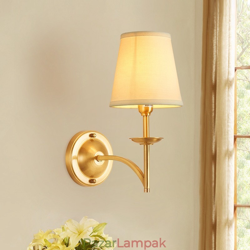 Tiszta sárgaréz, luxus rusztikus retro vintage 1 fényű gyertya fali lámpa szövet ernyővel, speciálisan a szállodai hálószobába bemutatóterem nappali étkezőbe