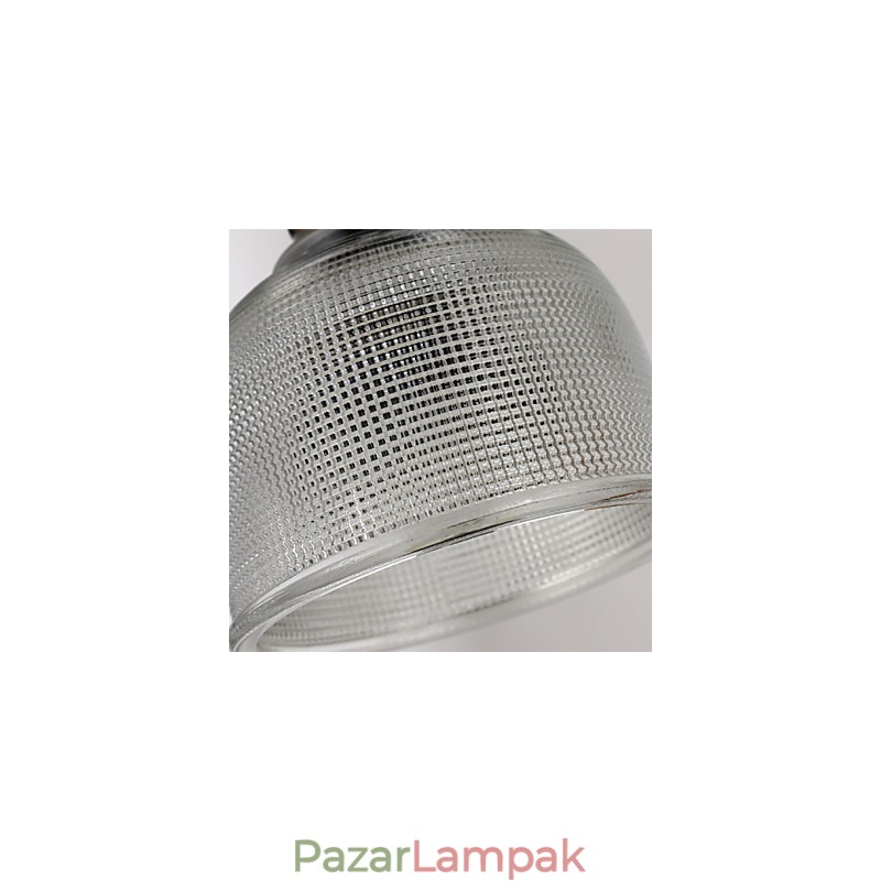 Skandináv kis csepplámpa ólomüveg csillárból, amely az ősi módszereket állítja helyre