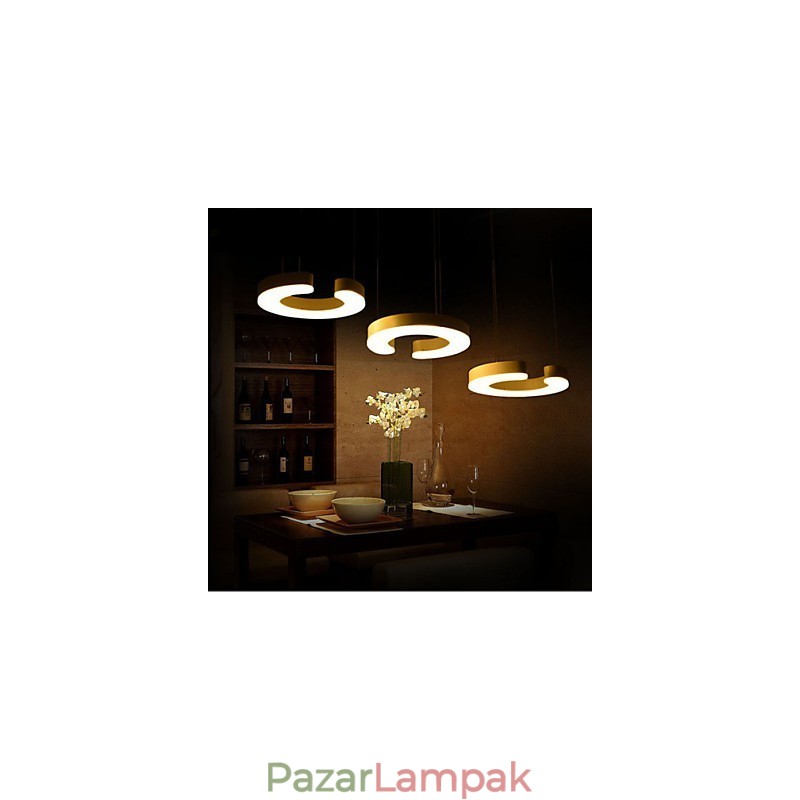 Három C típusú akril csillár