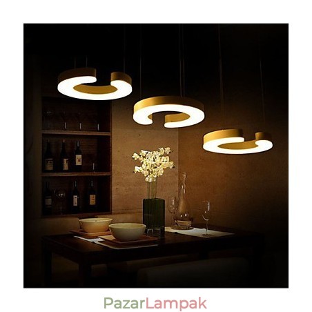 Három C típusú akril csillár