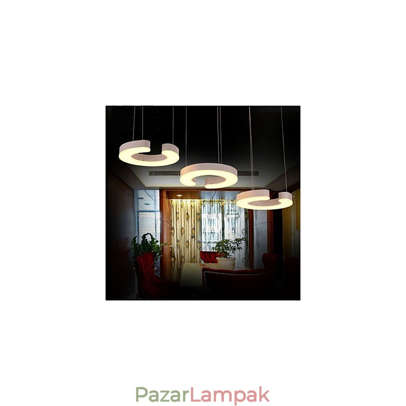 Három C típusú akril csillár