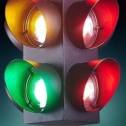 Tartalmazza a tetőtéri függőlámpát, rusztikus házfestmény fémet